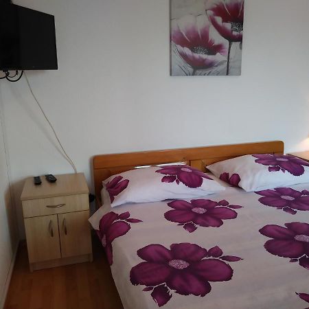 Nives Apartmani Pakoštane Exterior foto