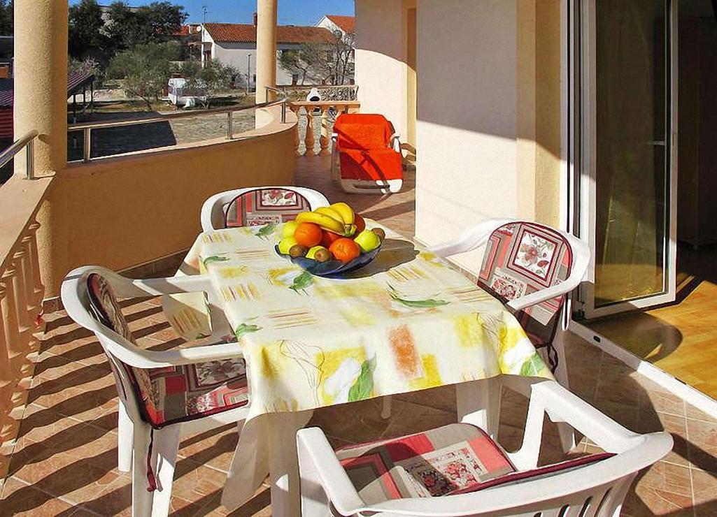 Nives Apartmani Pakoštane Exterior foto