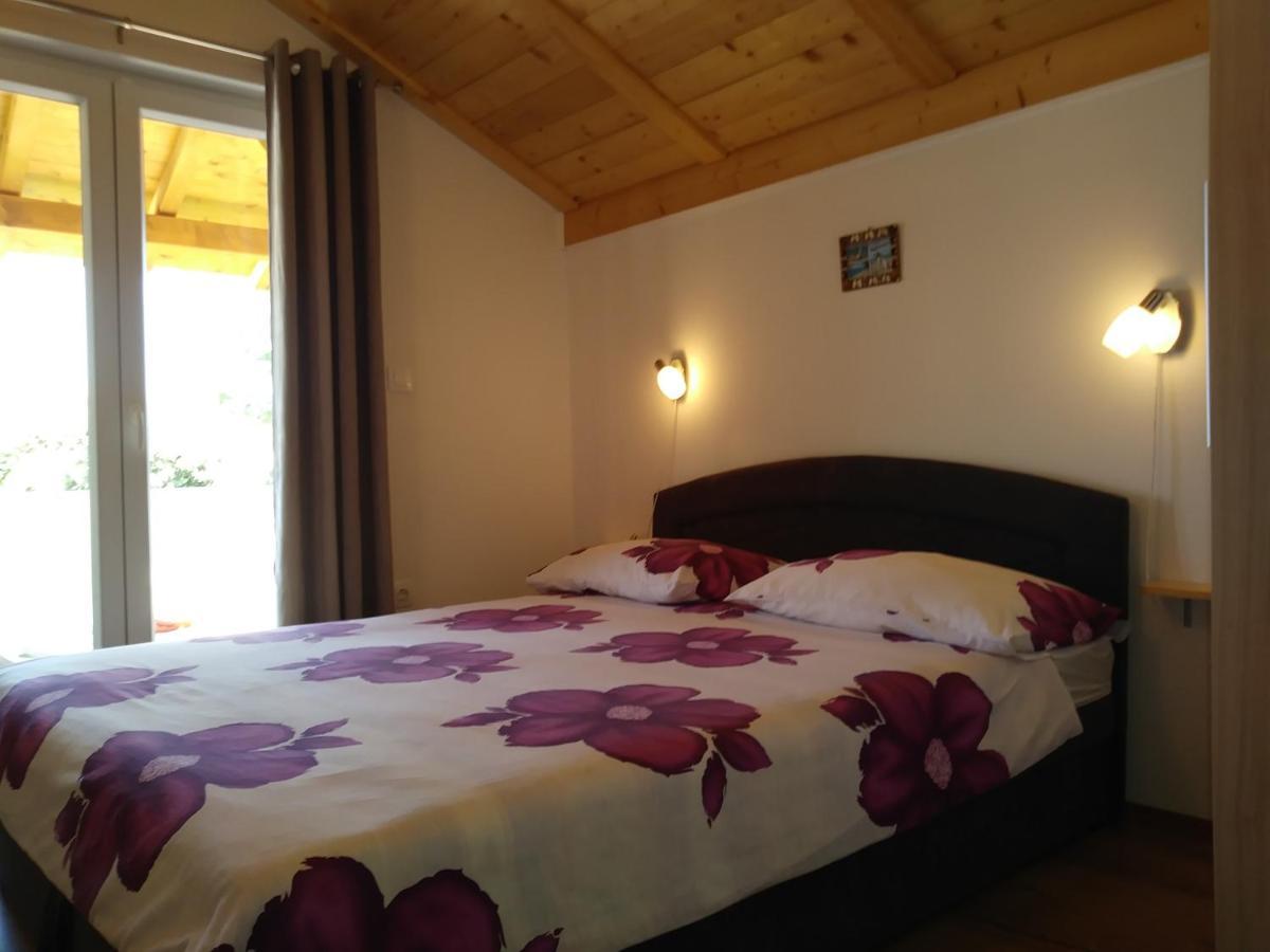 Nives Apartmani Pakoštane Exterior foto