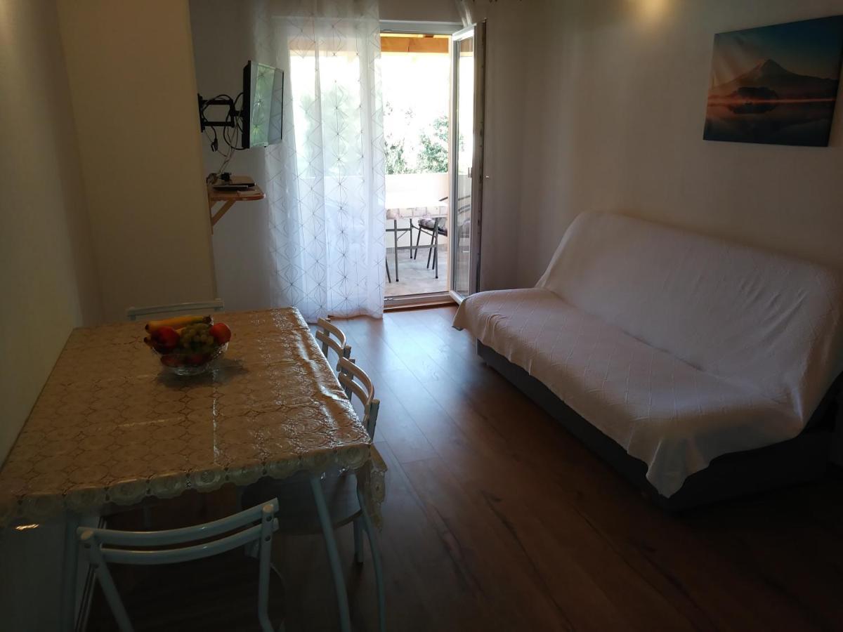 Nives Apartmani Pakoštane Exterior foto
