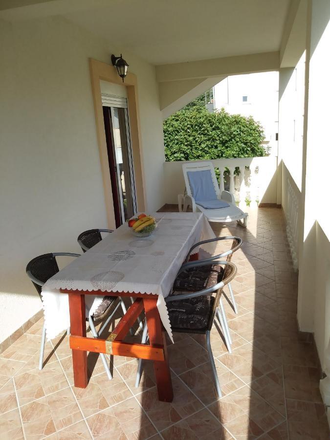 Nives Apartmani Pakoštane Exterior foto