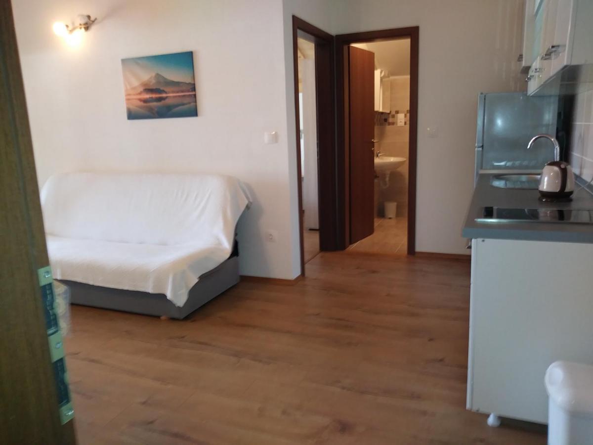 Nives Apartmani Pakoštane Exterior foto
