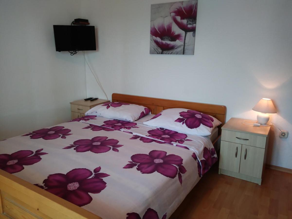 Nives Apartmani Pakoštane Exterior foto