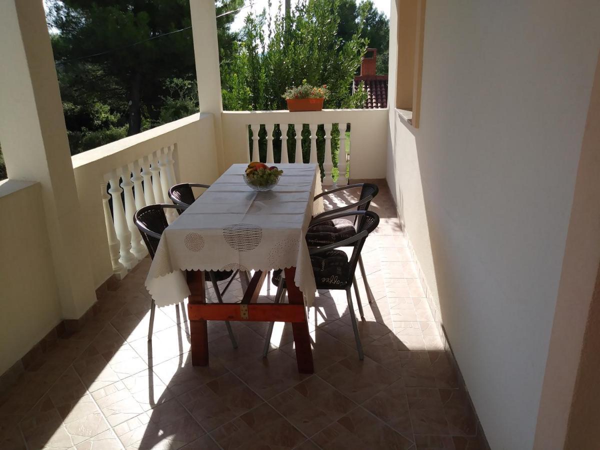 Nives Apartmani Pakoštane Exterior foto
