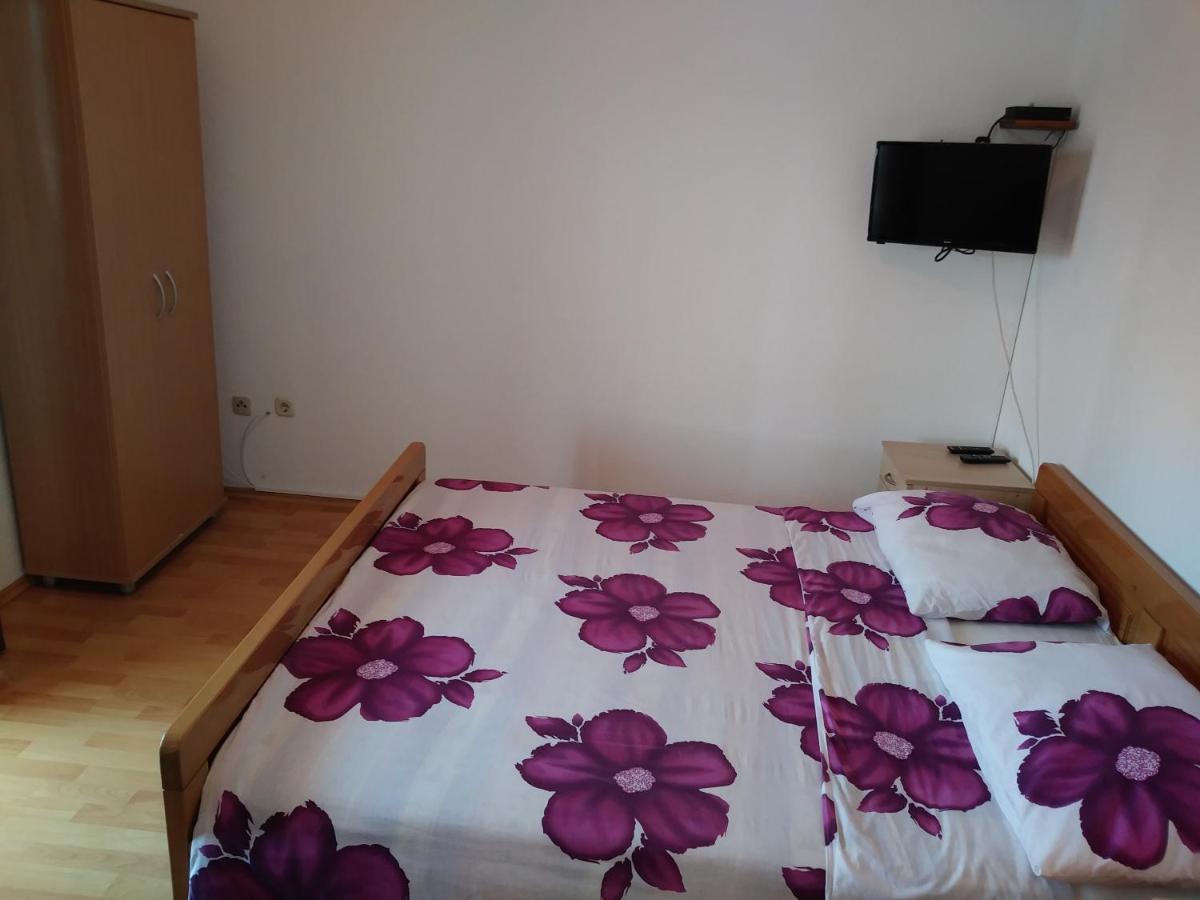 Nives Apartmani Pakoštane Exterior foto