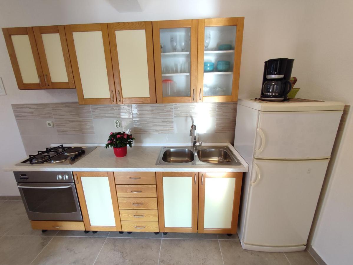 Nives Apartmani Pakoštane Exterior foto