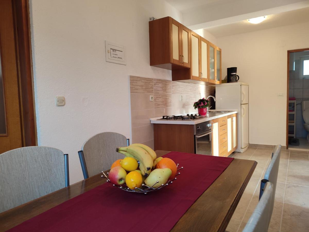 Nives Apartmani Pakoštane Exterior foto