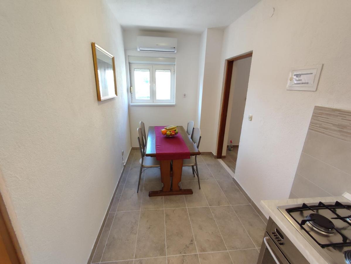 Nives Apartmani Pakoštane Exterior foto