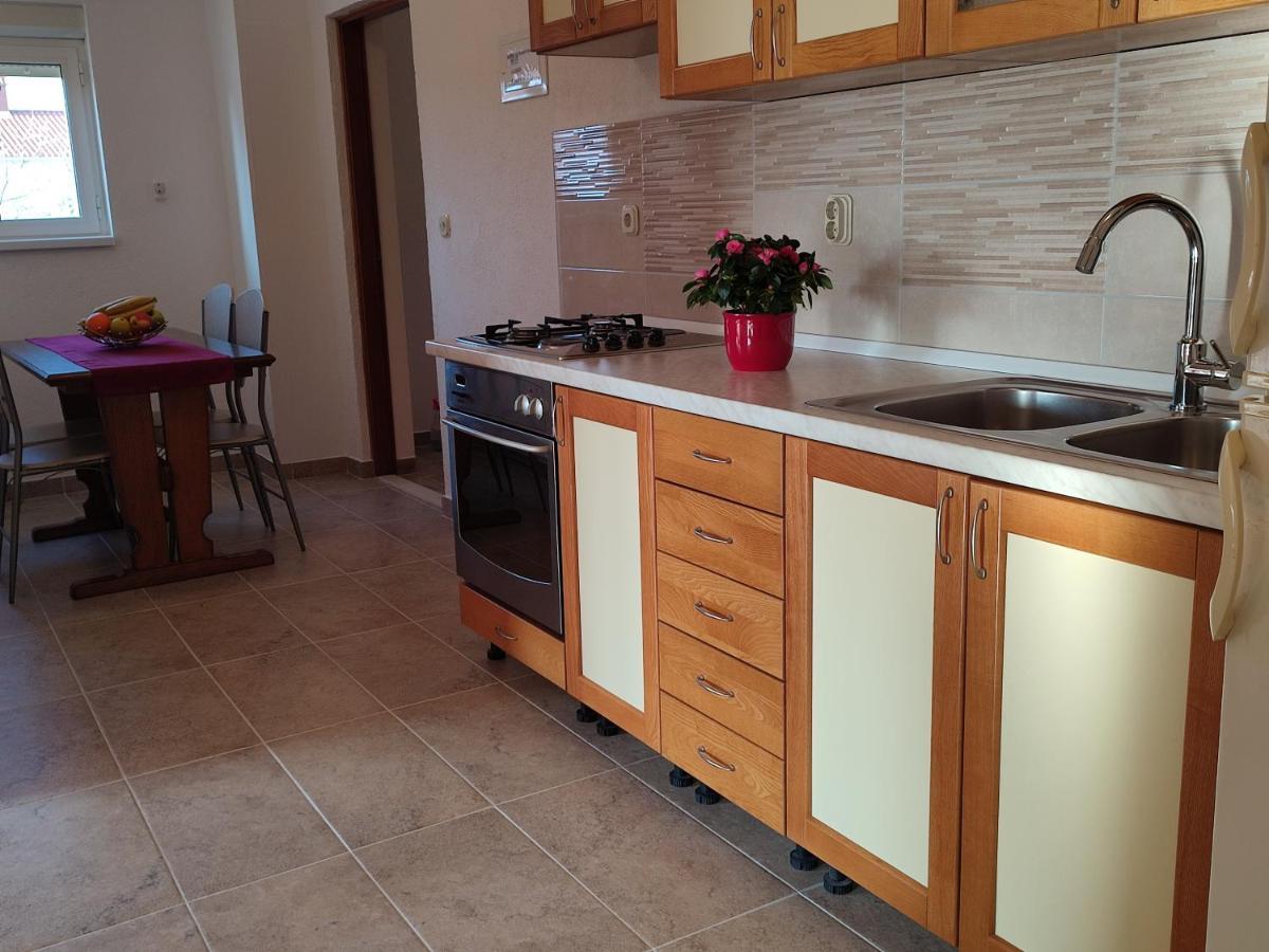 Nives Apartmani Pakoštane Exterior foto